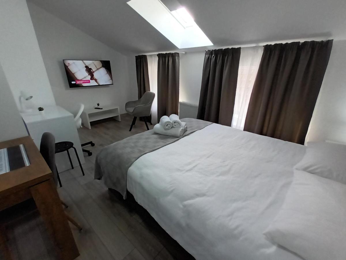 Old Town Studio Apartments Baia Mare Exteriör bild