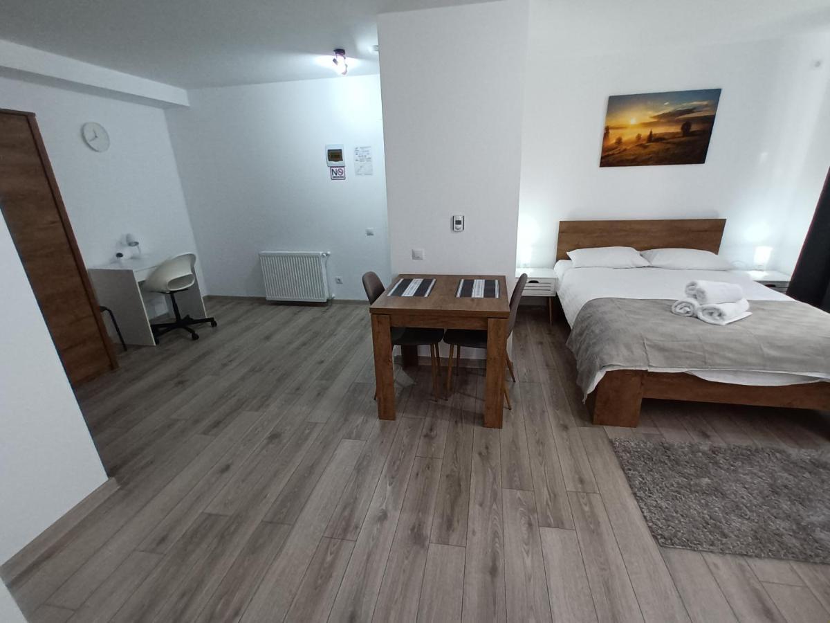 Old Town Studio Apartments Baia Mare Exteriör bild