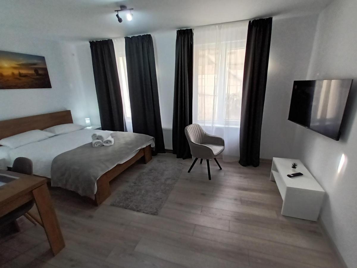 Old Town Studio Apartments Baia Mare Exteriör bild
